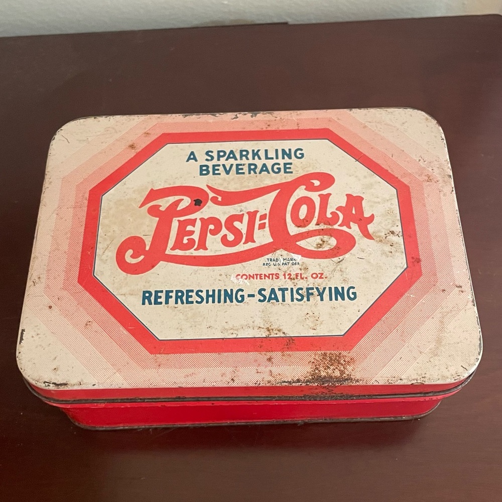 Vintage Pepsi note paper in tin